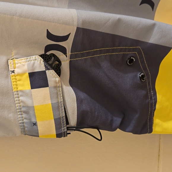 Hurley yellow, black,white and gray shorts Sz 34 - Picture 2 of 9